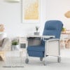 Poltrona TheraSenior – Reclinável com Mesa Dobrável